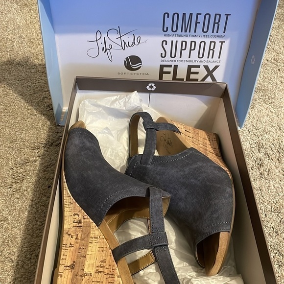 Life Stride Harlow Wedge Strap On Sandal Sz 8.5M Blue Denim - Picture 8 of 10